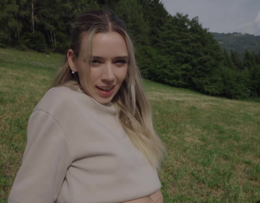 Согласился подвести милую незнакомку и занялся с ней сексом в горах