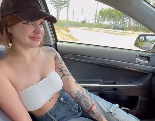 Не только отполировала машину, но и потрахалась с машиной